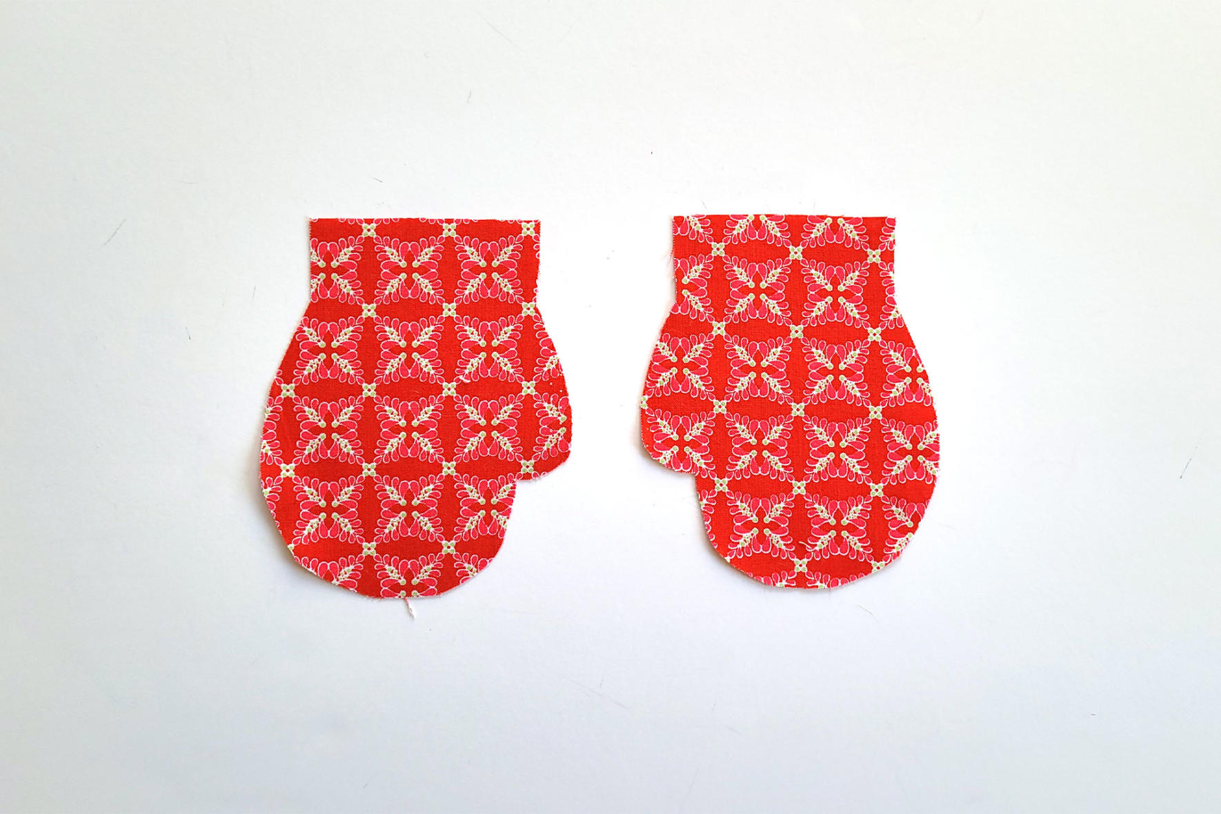 Mitten Garland - Fabricland West