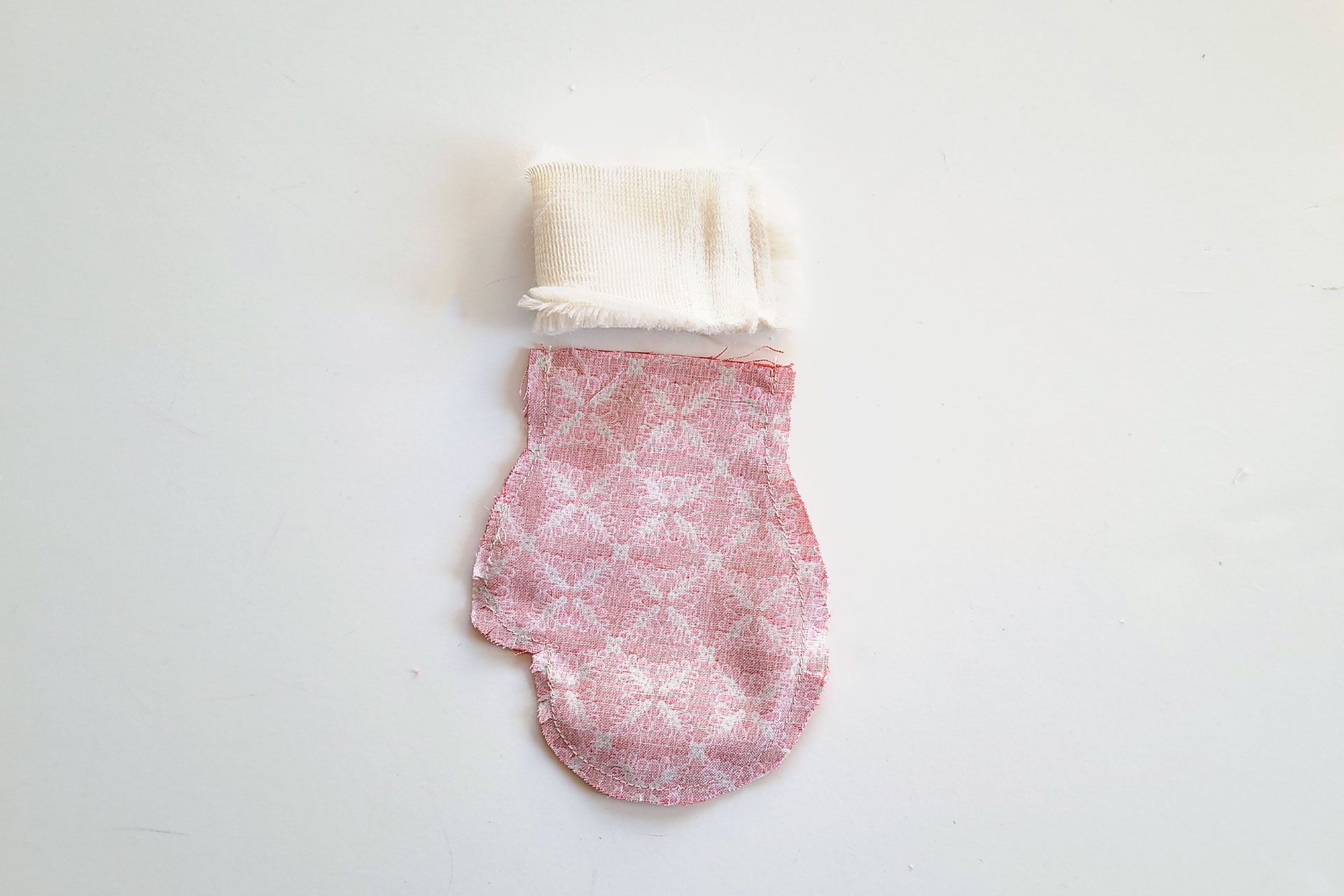 Mitten Garland - Fabricland West